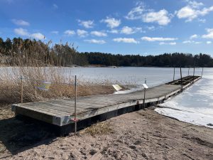 Läs mer om artikeln Renovering av brygga, badplatsen i Fyrfjärden